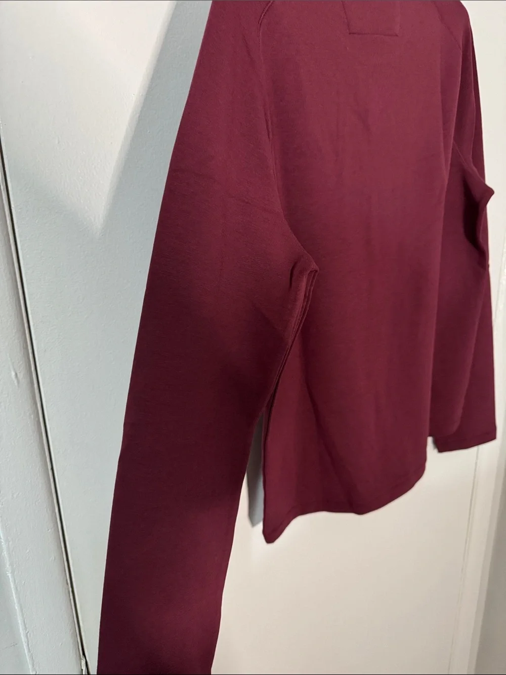 Banana Republic Men's Medium Long Sleeve Core Temp Crewneck Tee Burgundy NWT